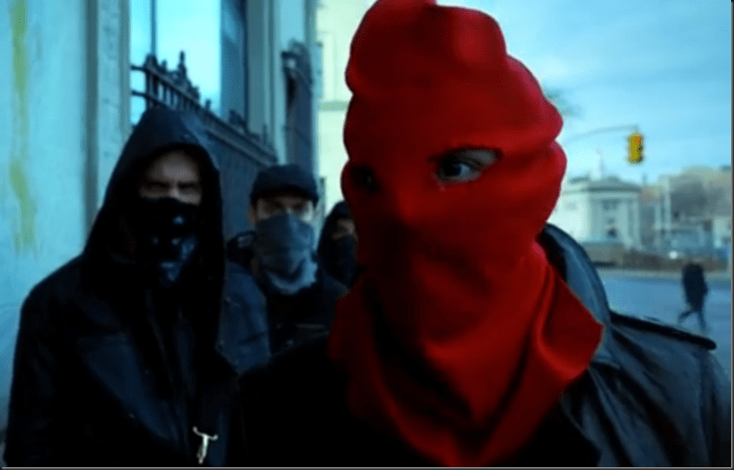 Red_Hood_Gang_Gotham_001-590x377